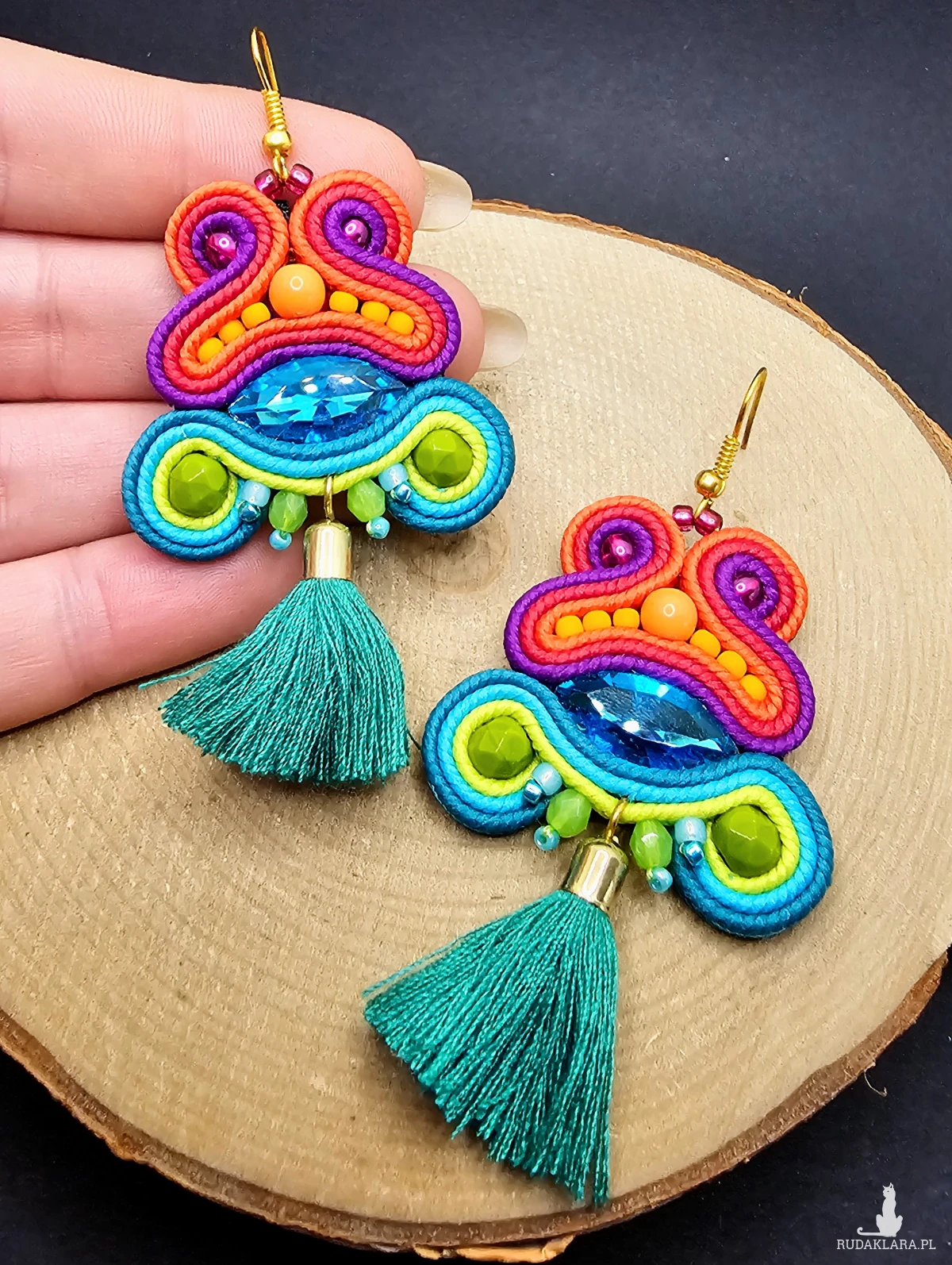 Kolorowe kolczyki sutasz z chwostami